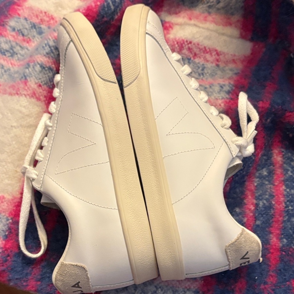 Veja Esplar Leather Sneakers - Picture 9 of 9
